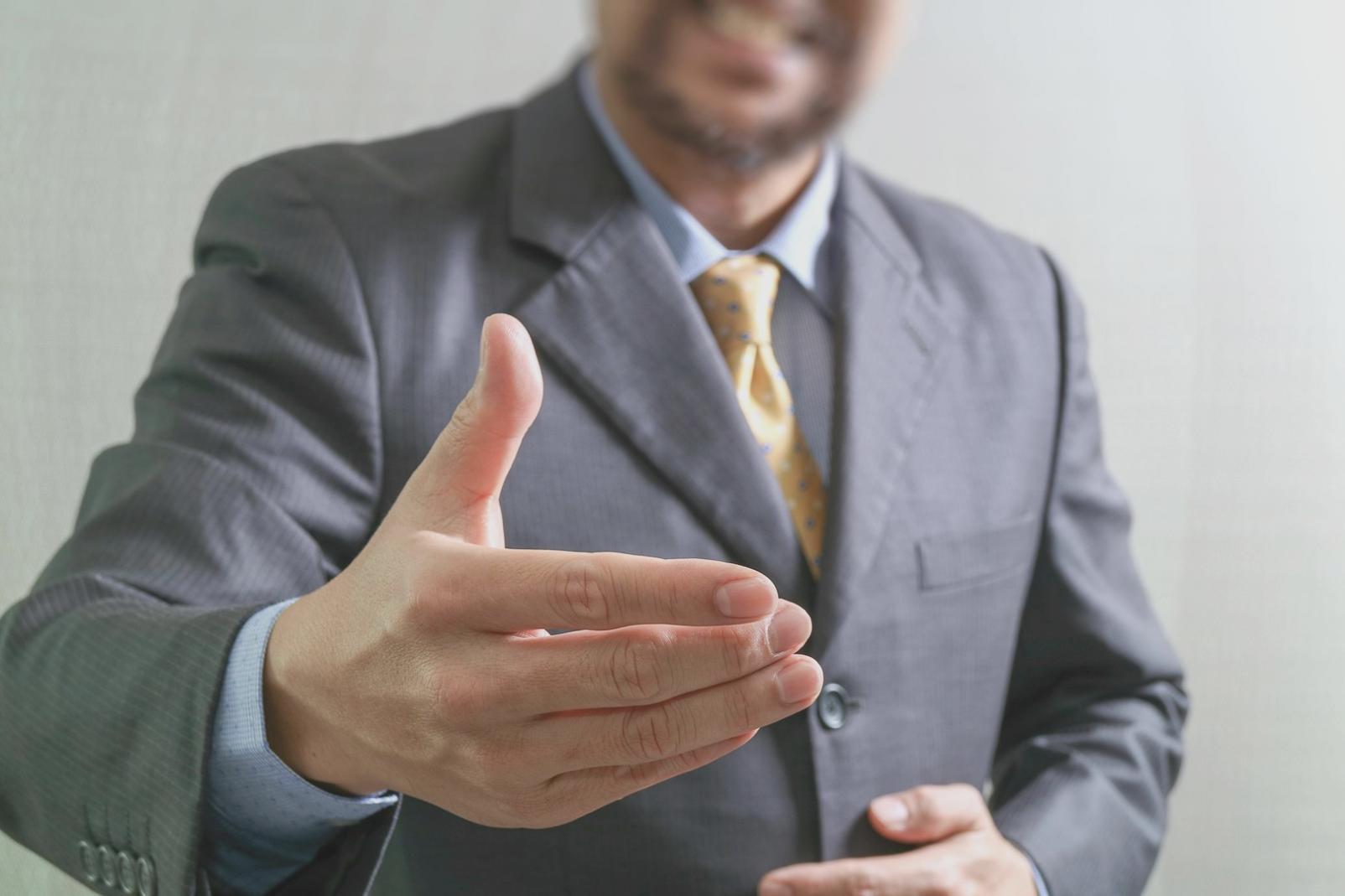 Diagrammi e schemi narrativi su un quaderno aperto con annotazioni a mano