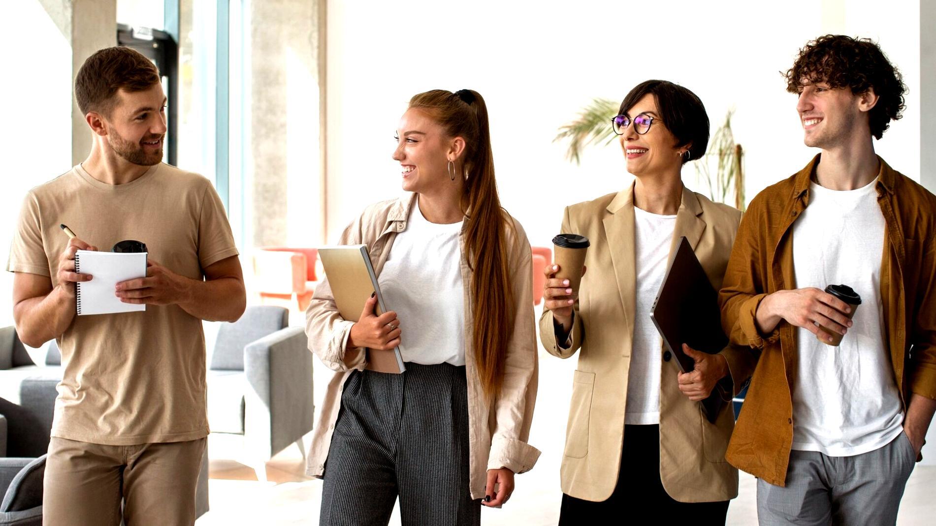 Studente che analizza testi letterari con annotazioni e collegamenti tematici