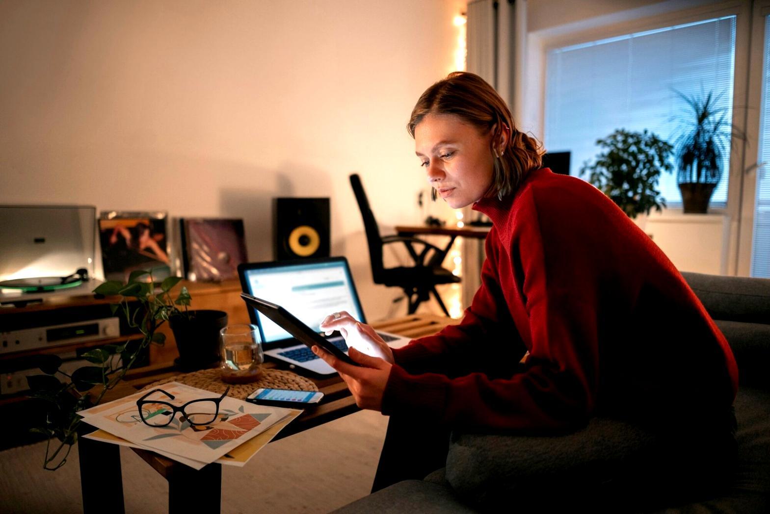 Esempio di analisi testuale con annotazioni critiche e collegamenti teorici