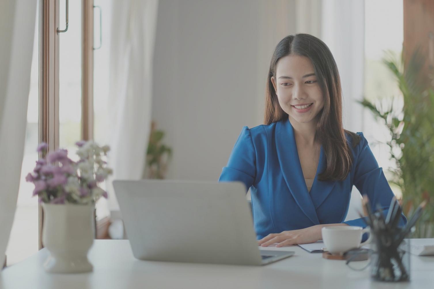 Analisi semiotica di un testo letterario con evidenziazioni colorate e note marginali